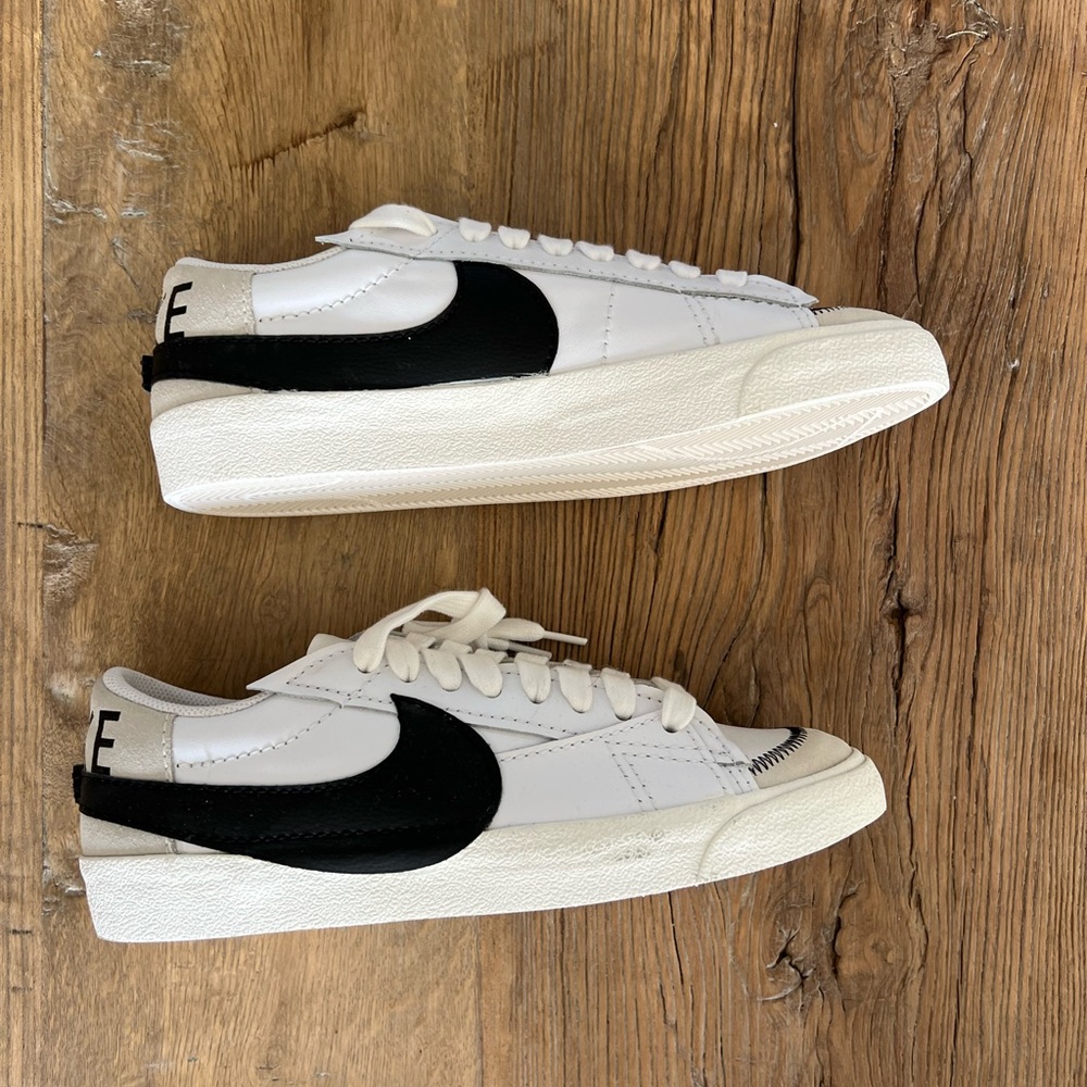 Nike White and Black Sneakers